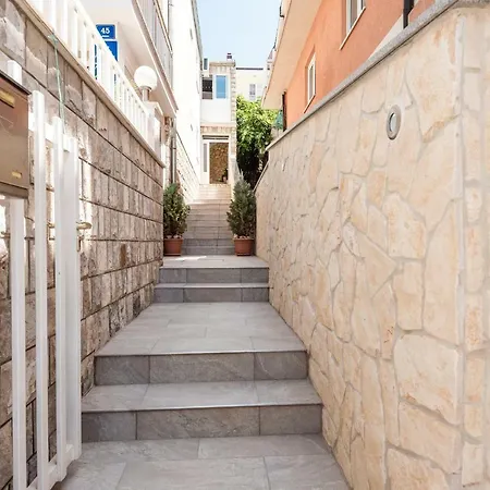 Apartament Angela *