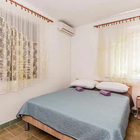 Angela * Gradac (Split-Dalmatia)